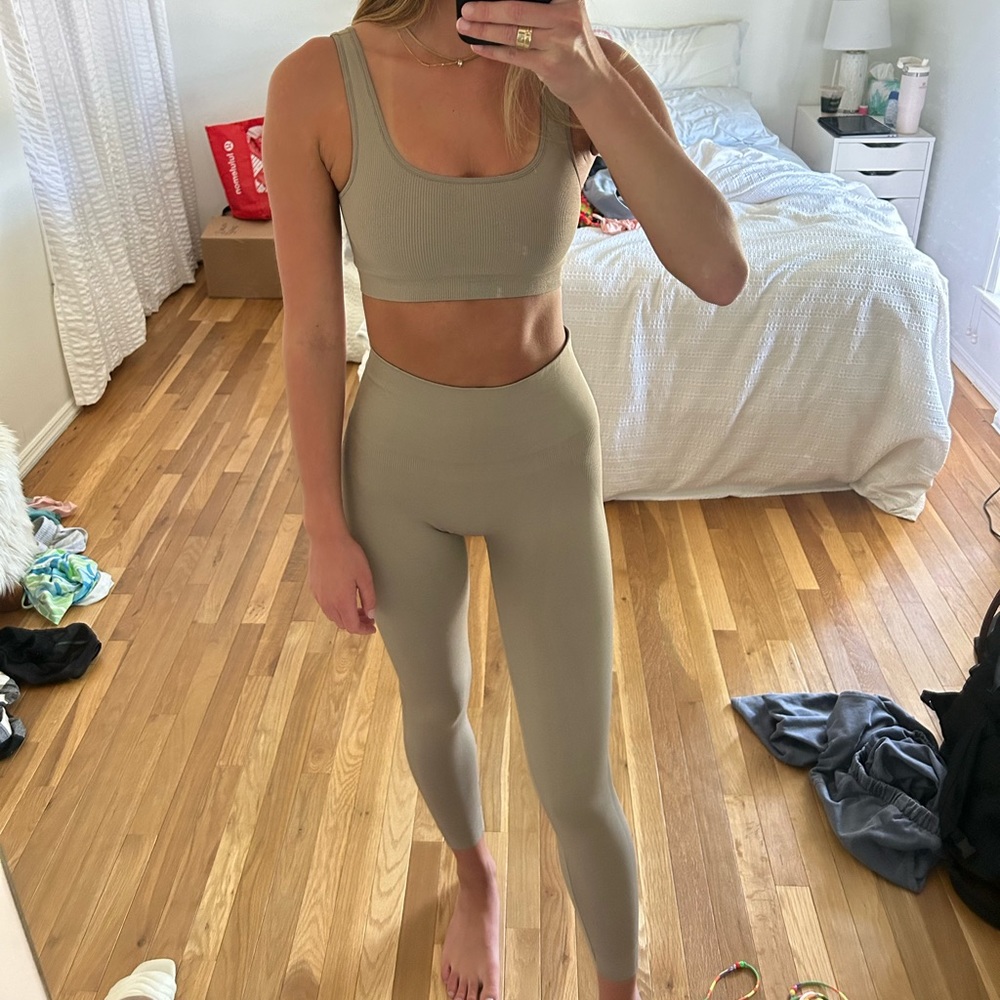 Set Active set: sports bra (size XS) and leggings (size S)